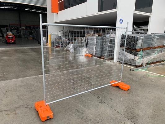 Rustproof Temporary Metal Fence Panels , 2.1x2.4m Galvanised Weld Mesh Panels