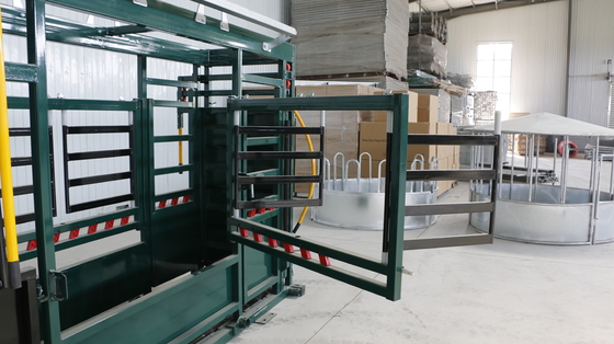 Livestock Equipment Cattle Squeeze Chute Premium Automatic Vet Crush With Chin Support
