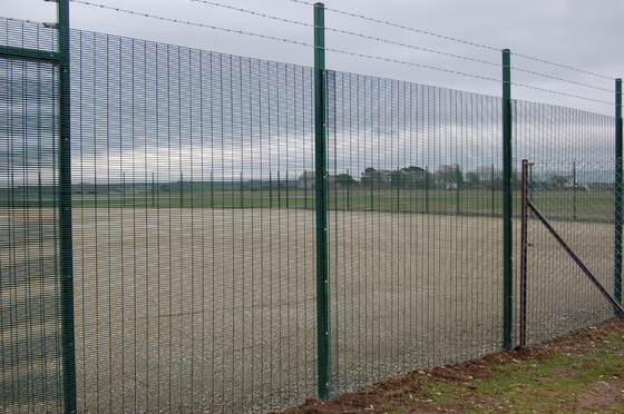 Galvanized 8 Gauge 2200mm Tall Anti Climb Fencing For Security