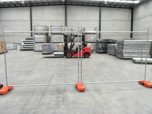 Rustproof Temporary Metal Fence Panels , 2.1x2.4m Galvanised Weld Mesh Panels