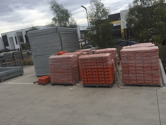 Rustproof Temporary Metal Fence Panels , 2.1x2.4m Galvanised Weld Mesh Panels