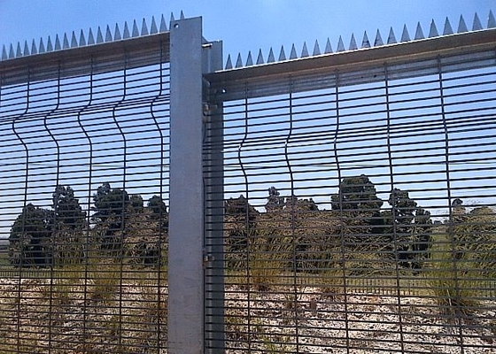 Military Site Anti Intrusion Pvc Coated 358 Mesh Fencing Top With Razor Barbed Wire